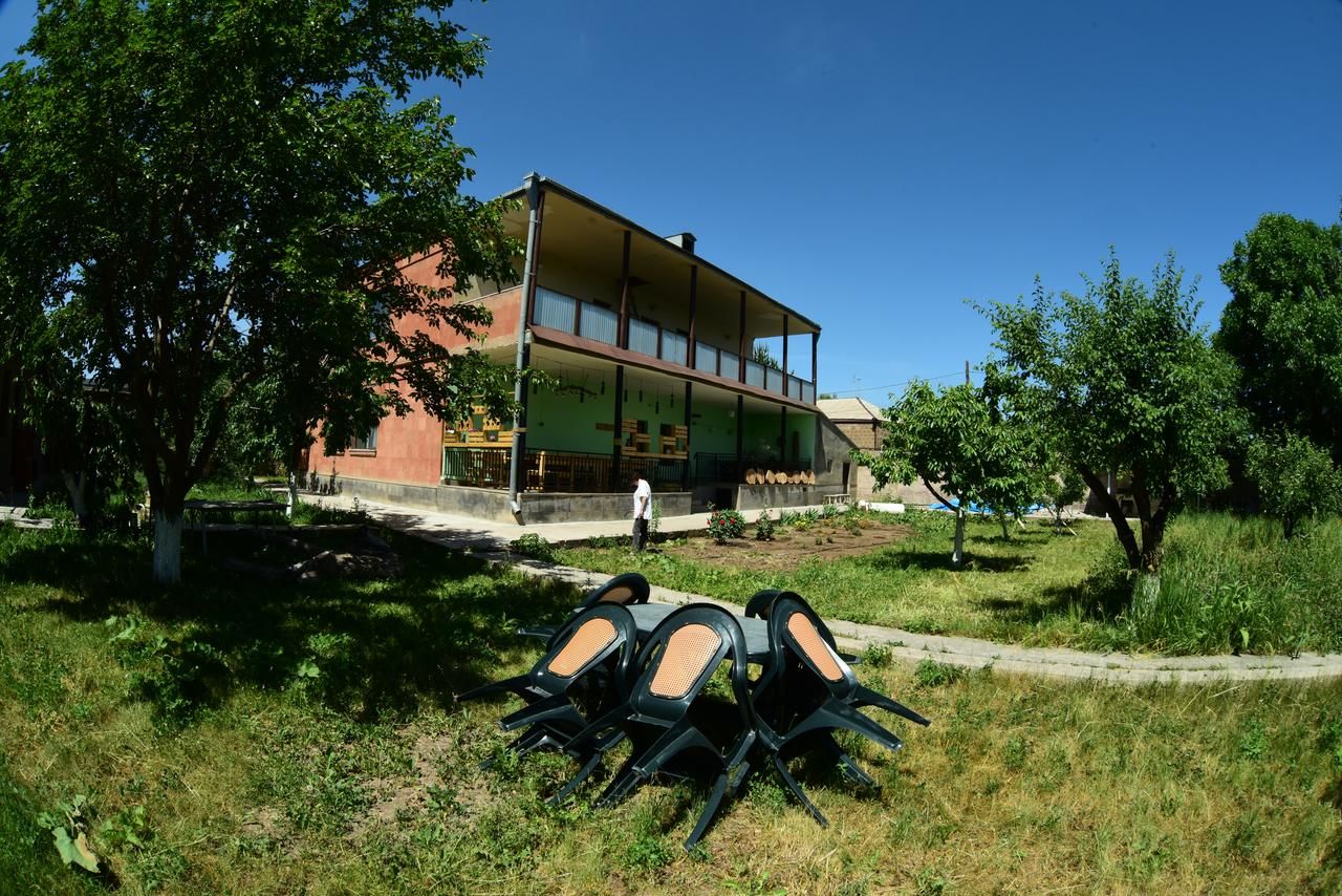 Гостевой дом Red House Hatis Katnakhpyur